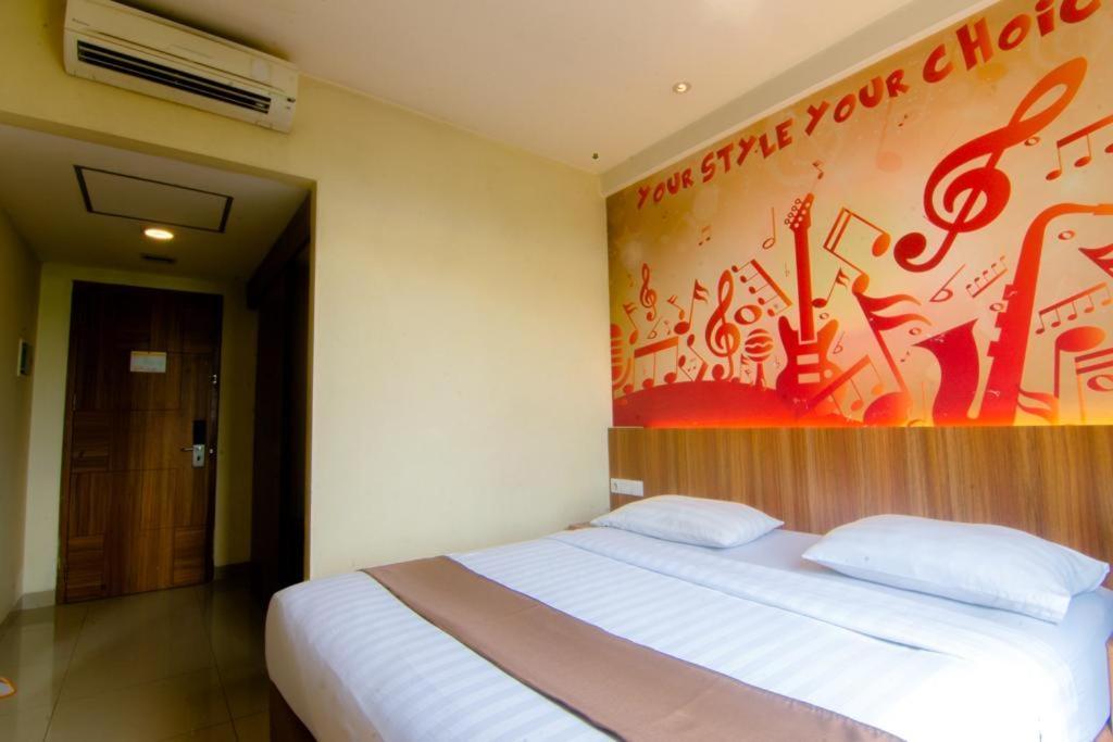 Front One Hotel Purwodadi Purwodadi  Экстерьер фото