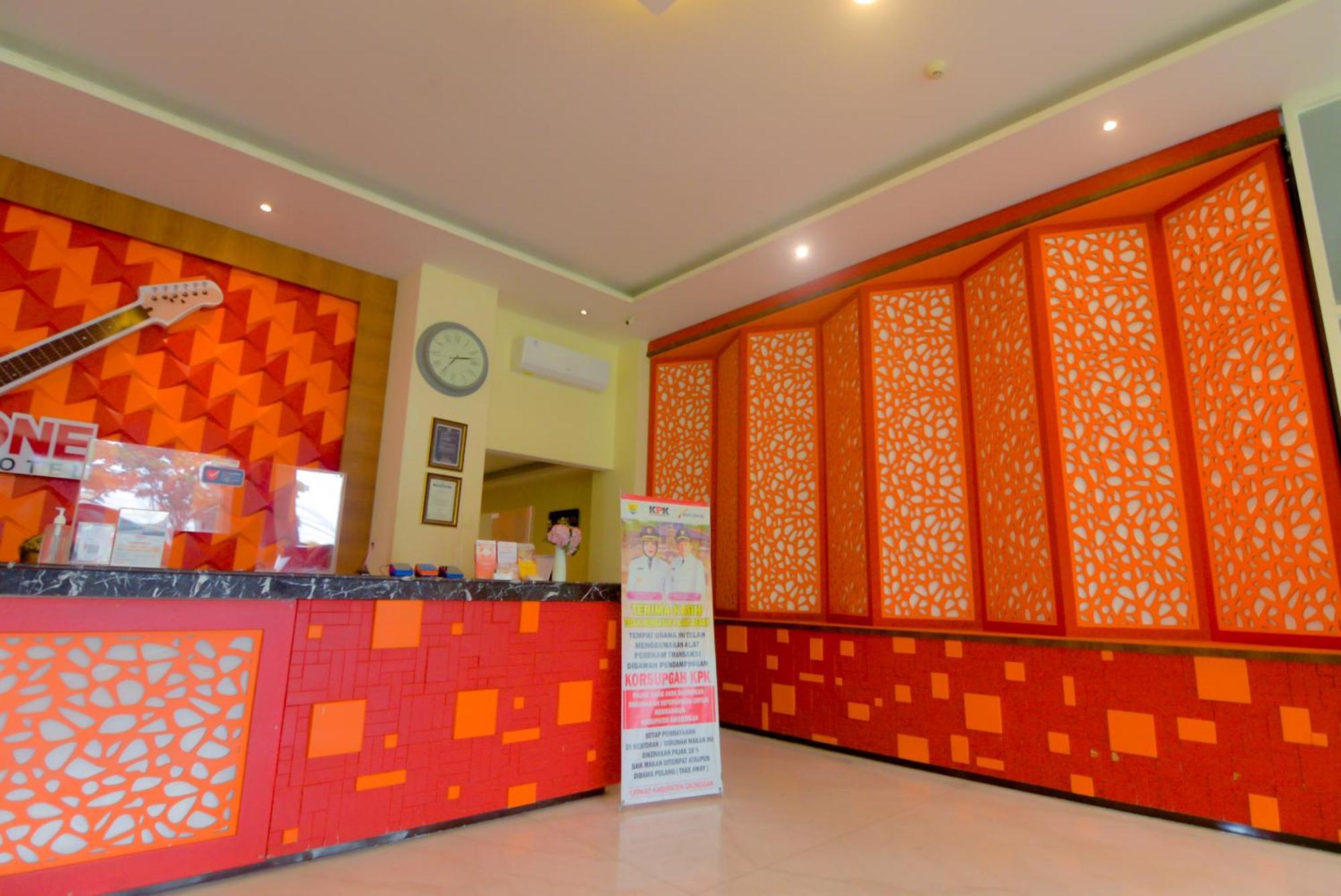 Front One Hotel Purwodadi Purwodadi  Экстерьер фото