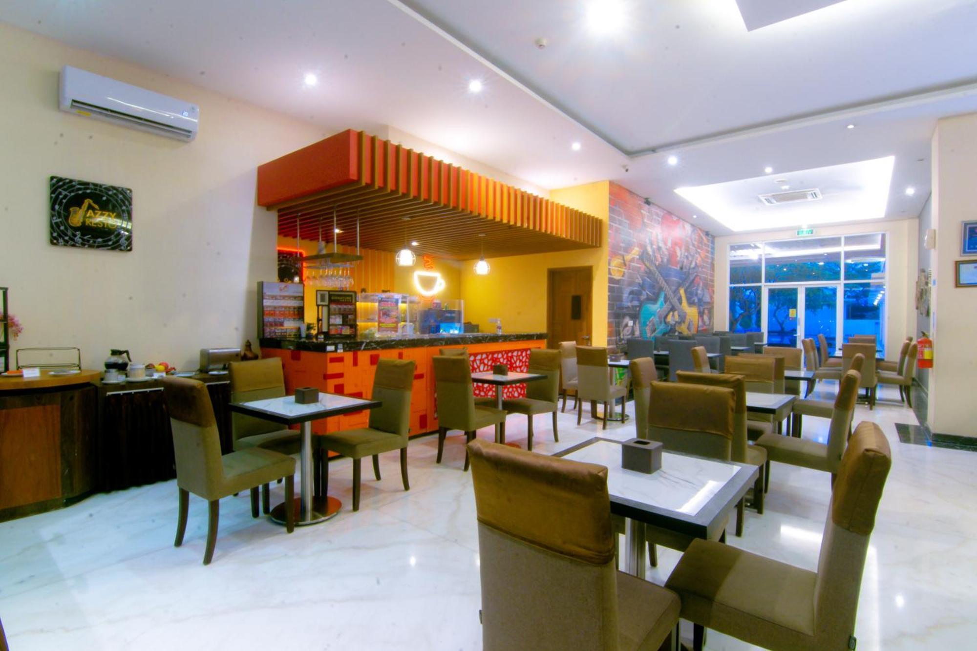 Front One Hotel Purwodadi Purwodadi  Экстерьер фото